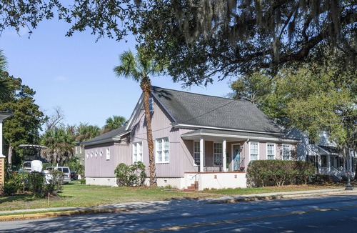 The Old Commons House | Historic Downtown Beaufort Retreat – Eclectic Charm Meets Modern Comfort