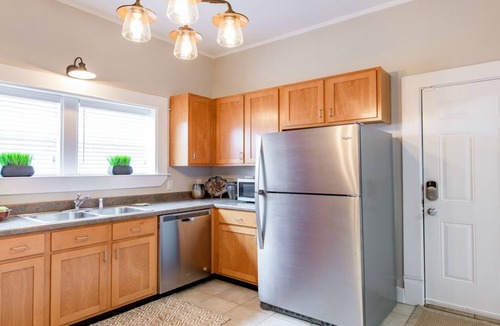 MLK University House | Historic Downtown Chattanooga Home Sleeps 7 near Riverfront and UTC