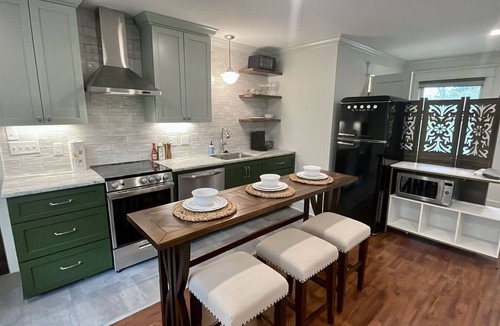 Hattiesburg Apartment | Historic Downtown Carriage House & Oaisis