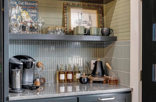 Downtown San Antonio House | Historic Downtown Luxury - Hemisfair, Courthouse, King Williams, Pearl