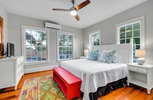 Marble Falls House | Historic Downtown Marble Falls Home 6 Priv Suits