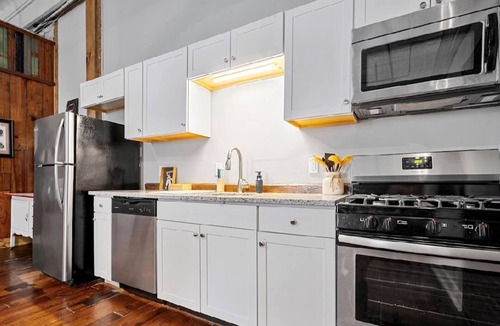 Central Business District Apartment | Historic Downtown Mobile Apartment