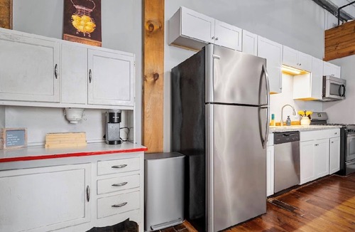 Central Business District Apartment | Historic Downtown Mobile Apartment