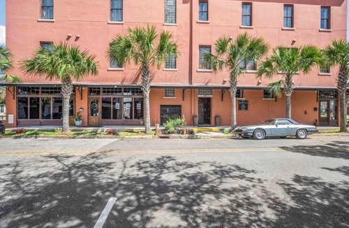 Central Business District Apartment | Historic Downtown Mobile Apartment