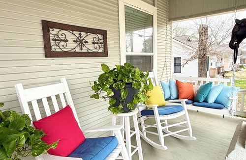 Brenham House | Historic, Downtown, Private Entrance and Full Bath