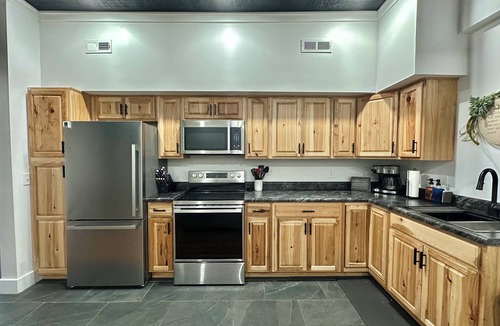 Livingston Apartment | Historic Downtown Suite — Steps from Dining & Shopping