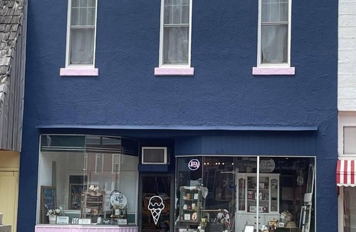 Yates Center Apartment | Historic Downtown Apartment: The Suite Retreat