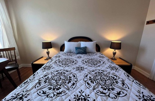 Dailey House | Historic DTC Lodge #9 - Cozy 1 Bedroom