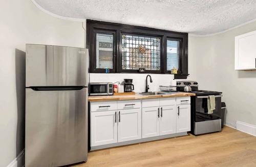East Avenue House | Historic East Ave! Ample space for Large groups