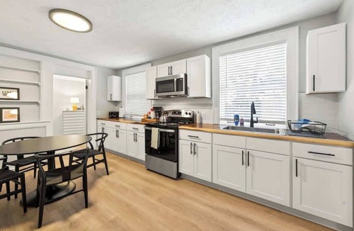 East Avenue House | Historic East Ave! Ample space for Large groups