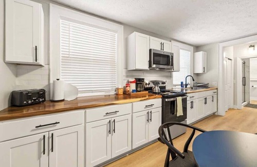 East Avenue House | Historic East Ave! Ample space for Large groups
