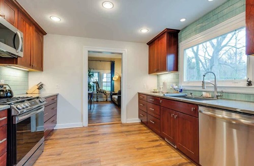 Inglewood House | Historic East Nash Sleeps 4