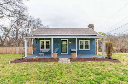 Inglewood House | Historic East Nash Sleeps 4