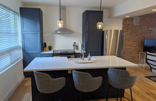 Walkerville House | Historic Elegance Meets Modern Comfort|Stylish 2BR 2Bth, Walkable Heritage Area