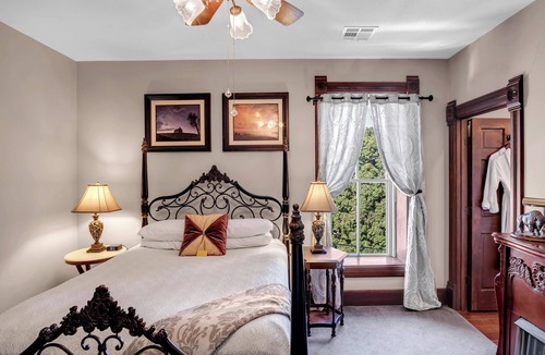 Marion Hotel | Historic Elgin Hotel