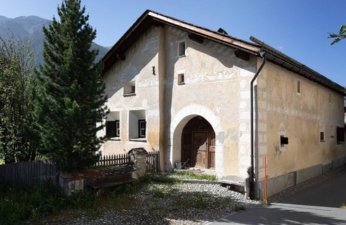 Cinuos-Chel Ski Chalet | Historic Engadine house "Chesa Delfins"