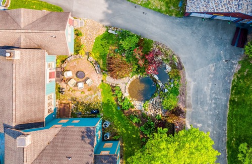 Franklin Springs House | Historic fairytale home & studio with gourmet kitchen, washer/dryer, & AC