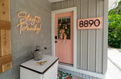 Alto Pass House | Historic Farm Cottage on 800-Acre Orchard