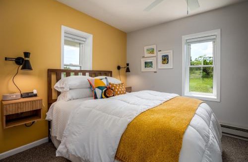 Alto Pass House | Historic Farm Cottage on 800-Acre Orchard