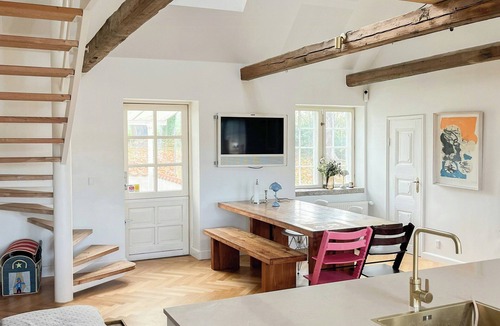 Randers House | Historic farm with church view near Randers