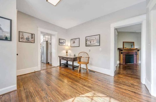 Roanoke House | Historic Farmhouse|5 acres|Hot Tub| Parkway Access