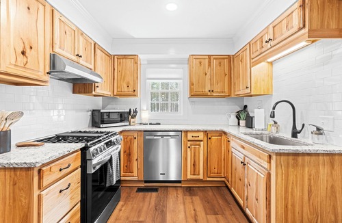 Johnston County Other | Historic Farmhouse on a Working Farm with Modern Comforts 22 Miles from Raleigh