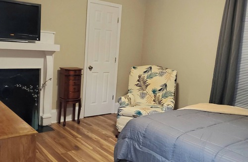 Greenville Apartment | Historic feel Chestnut near ECU, Hospital, & Uptown Greenville