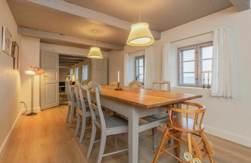 Sillerslev House | Historic Ferry House By Limfjorden In Sillerslev