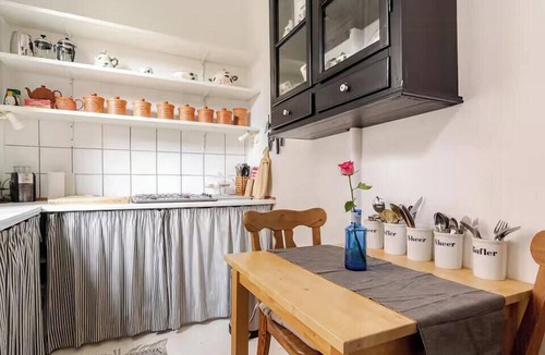 Christianshavn Apartment | Historic flat by the canal in Christianshavn