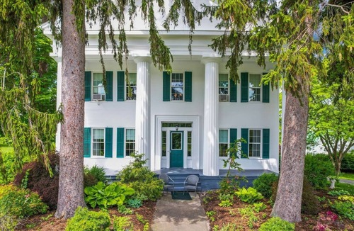 Trumansburg House | Historic FLX Colonial | 20 mins to Ithaca | Pond