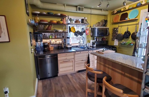 Frederick House | Historic Frederick Garden Retreat Walk to Downtown, Breweries & Carroll Creek
