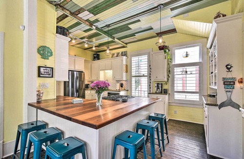 Galveston Cottage | Historic Galveston Hideaway, Walk to the Beach!