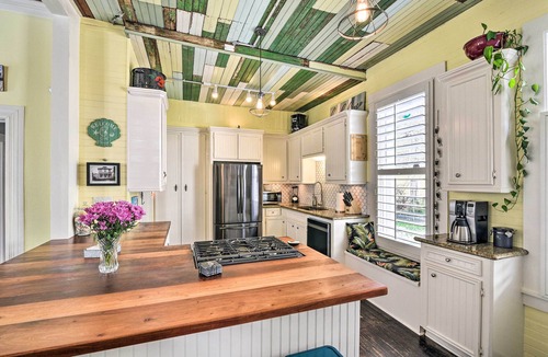 Galveston Cottage | Historic Galveston Hideaway, Walk to the Beach!