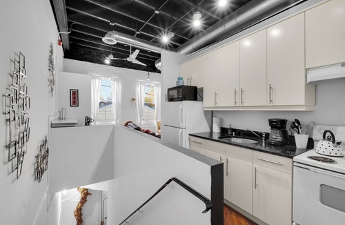 Germantown Apartment | Historic Germantown 1BR Loft