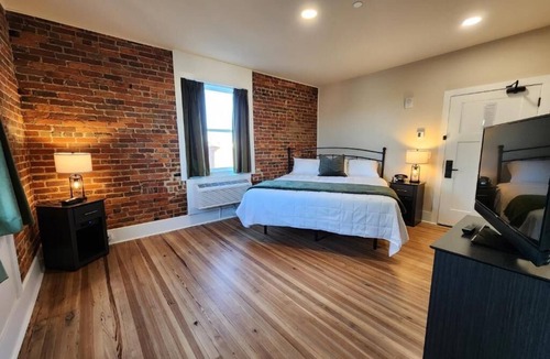 Downtown Hotel | Historic Griffin Hotel