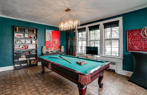 Paducah House | Historic Group Retreat w/Pool in Paducah