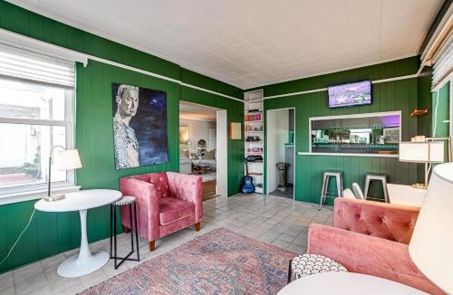 Paducah House | Historic Group Retreat w/Pool in Paducah