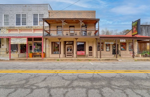 Hardy House | Historic Hardy Home w/Game Room on Main Street