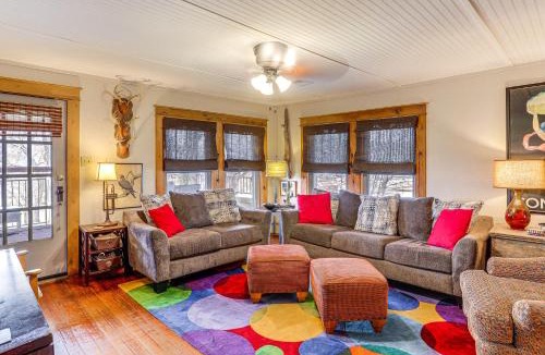 Hardy House | Historic 'Hardy House' on Main Street w/Fire Pit!