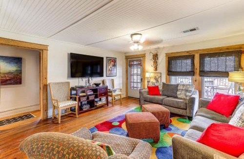 Hardy House | Historic 'Hardy House' on Main Street w/Fire Pit!
