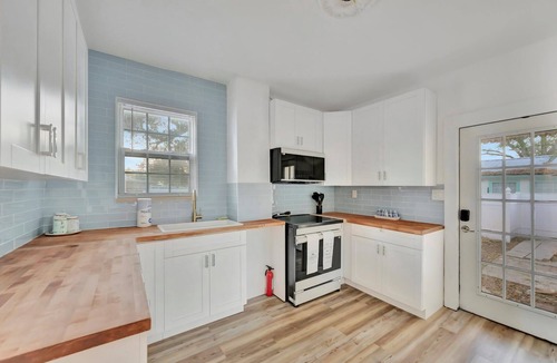 Safety Harbor House | Historic Haven by Downtown Safety Harbor