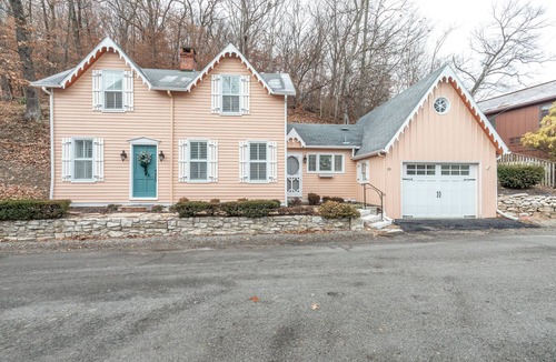 Mitchell House | Historic Haven off the River Road