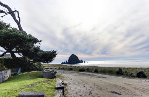 Downtown Cannon Beach House | Historic Haystack Cabin
