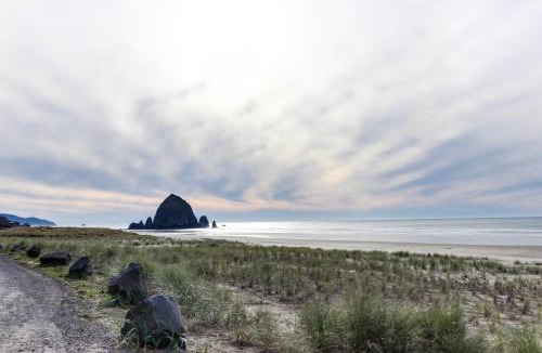Downtown Cannon Beach House | Historic Haystack Cabin