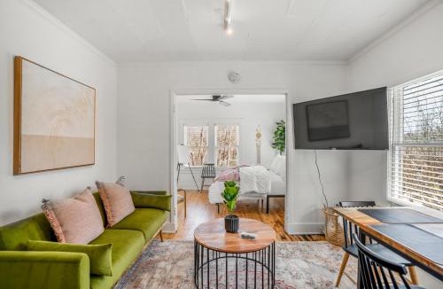Greater Heights Apartment | Historic Heights Artist Bungalow #3