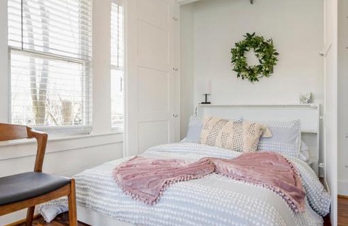 Greater Heights Apartment | Historic Heights Artist Bungalow #3