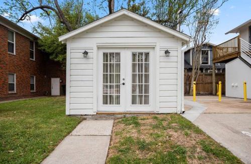 Greater Heights Apartment | Historic Heights Rustic Urban Tiny Cabin
