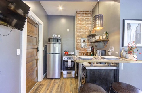 Midtown Apartment | Historic Hideaway | Walk to Overton Park & Bars