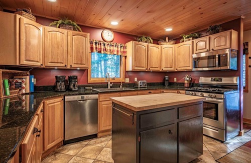 Inlet Cottage | Historic Highland Cottage - 4th Lake