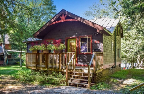 Inlet Cottage | Historic Highland Cottage - 4th Lake